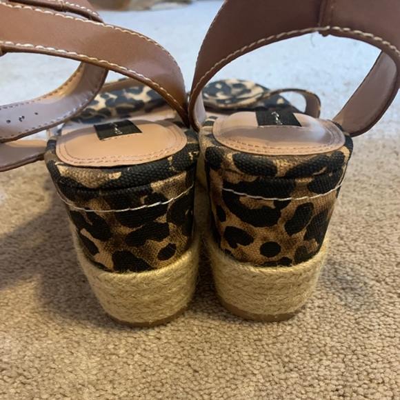 Steven cheetah print heals. Size 8.5. Very comfortable and easy to walk in. - Picture 2 of 3
